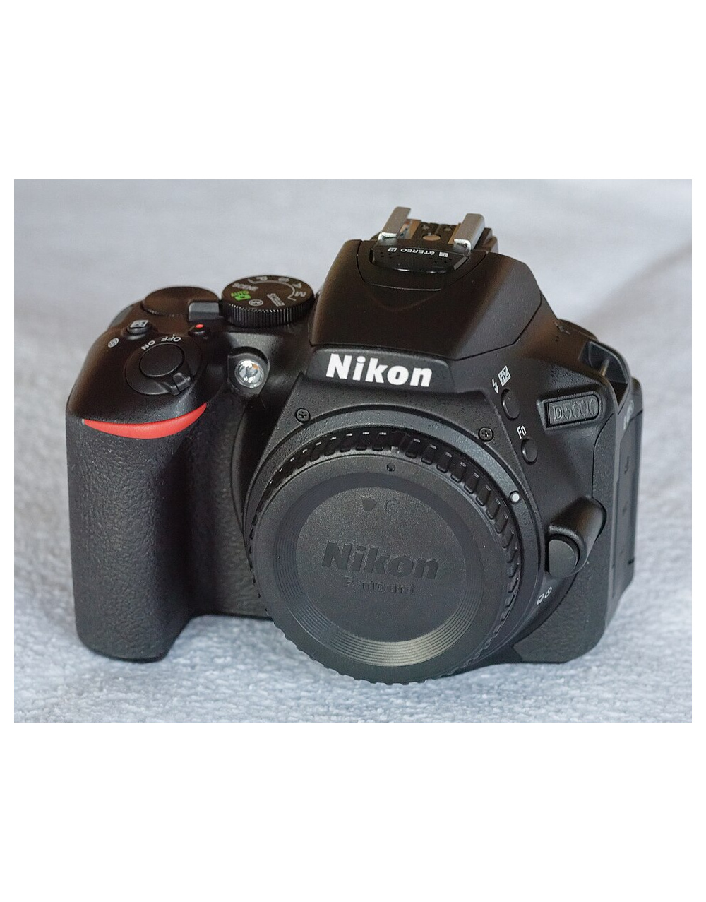 nikon_d5600_front_cropped